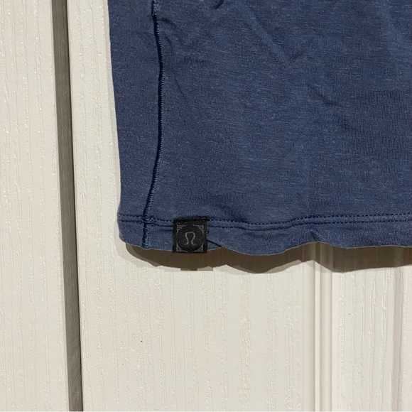 Lululemon blue crop tank top athleisure workout top size small - Picture 5 of 6